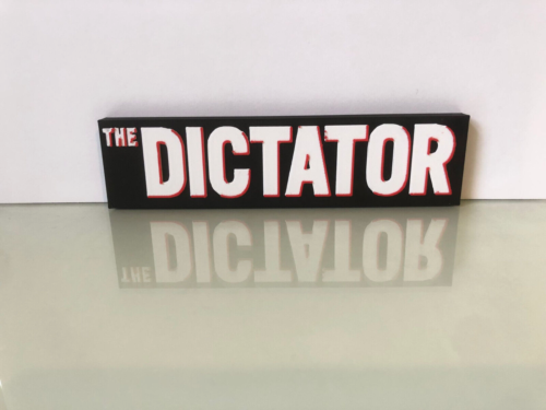 Der Diktator Film Logo Komödie Sacha Baron Cohen Demokratie Ana Faris Wadiya UN - Bild 1 von 1