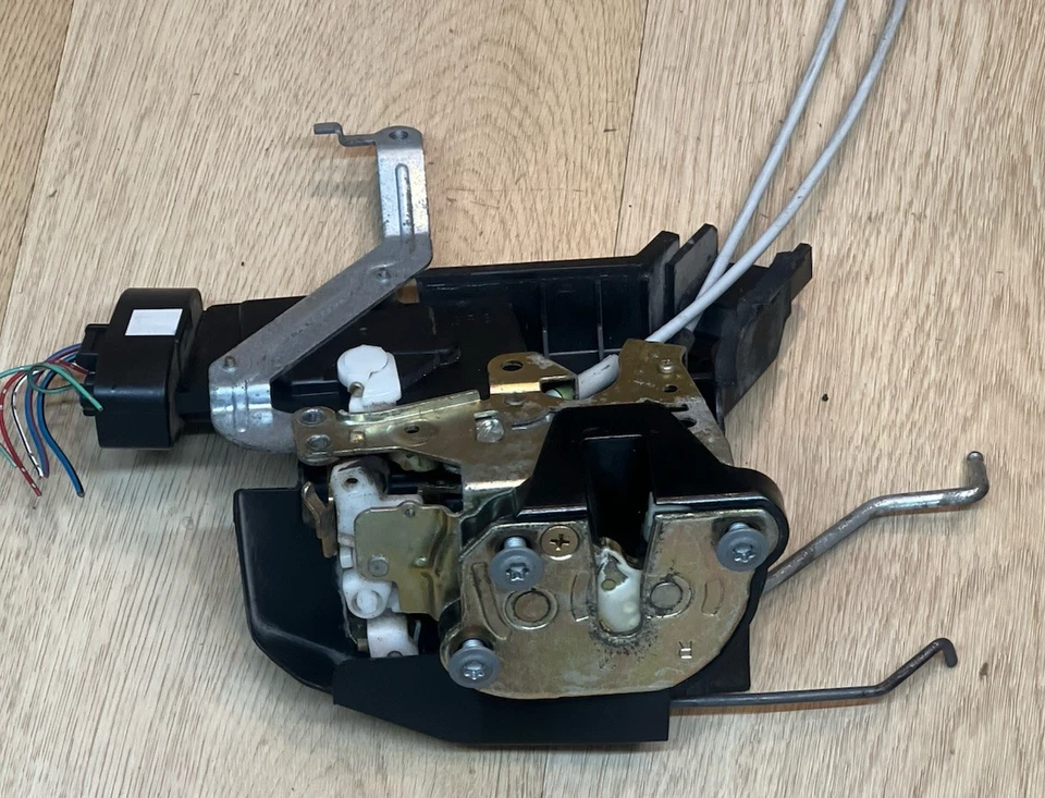 01-07 Toyota SEQUOIA/03-06 TUNDRA 4 puertas bloqueo actuador pasajero derecho delantero OEM Foto 3 de 4