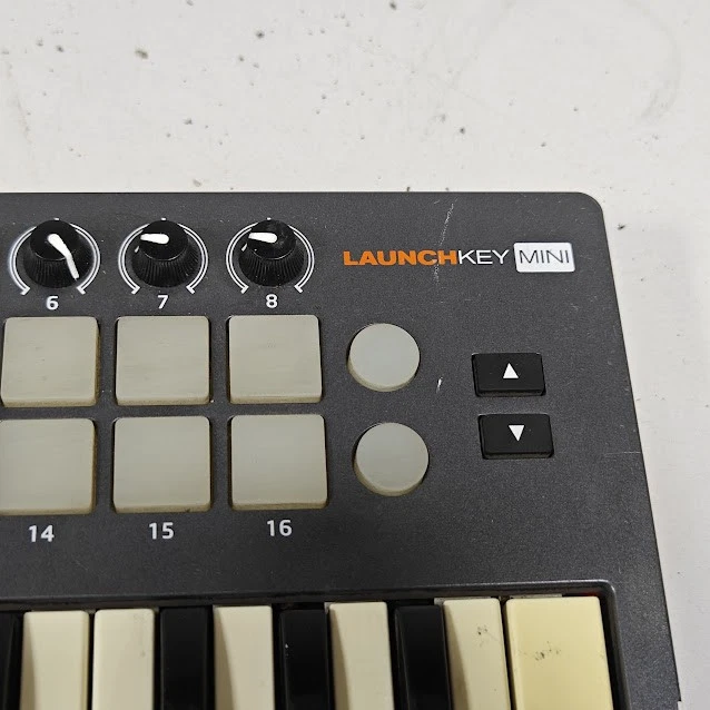 Novation Launchkey Mini Midi Controller - Ungeprüft, Nein Kabel - Bild 3 von 4