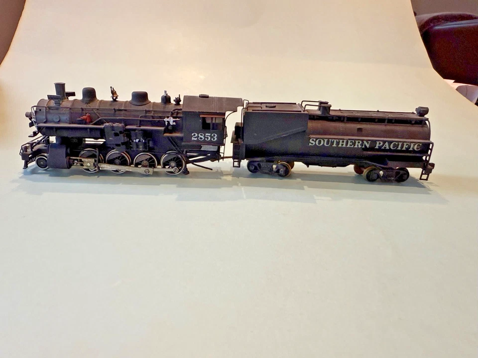 HO SOUTHERN PACIFIC "CONSOLIDATION CLASS C-10 2-8-0 LOCOMOTIVE W/ TENDER - Image 2 of 4