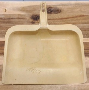 RUBBERMAID Dust Pan Harvest Gold Mustard Yellow Vintage #2003 Clean Sweep Whimsy