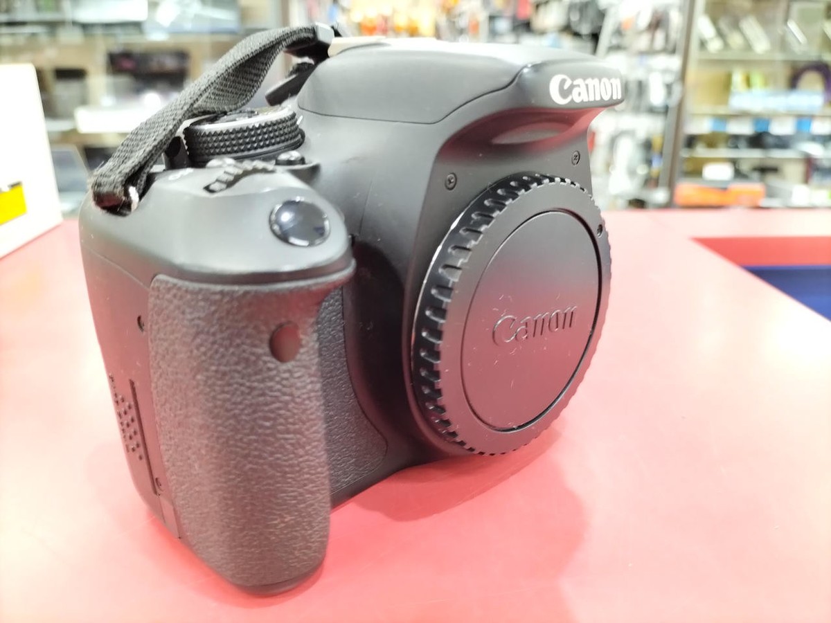 CANON EOS Kiss X5 | 18MP DSLR Camera With Accessories Used Good