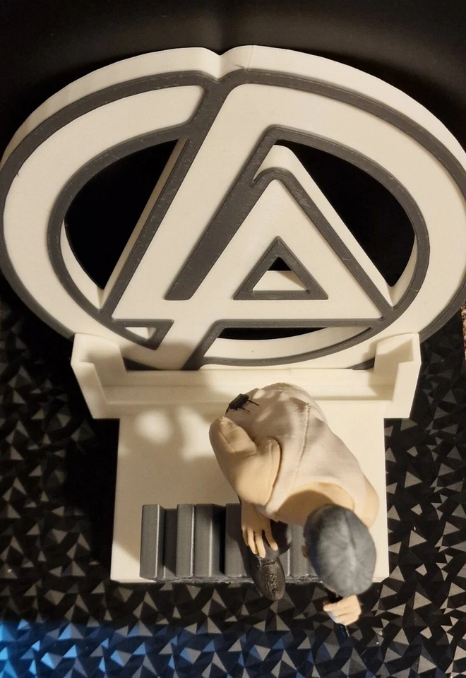 Linkin Park Chester Bennington Rock band Figurine Statuette 200mm with CD holder - Image 3 of 4