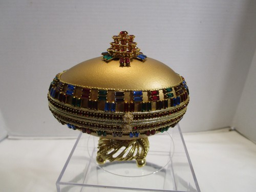 HANDCRAFTED GOOSE EGG Gold MUSIC Hinged BOX & STAND RHIESTONES Crystals 4”W - Imagen 2 de 15
