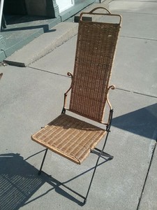 foldable wicker chair