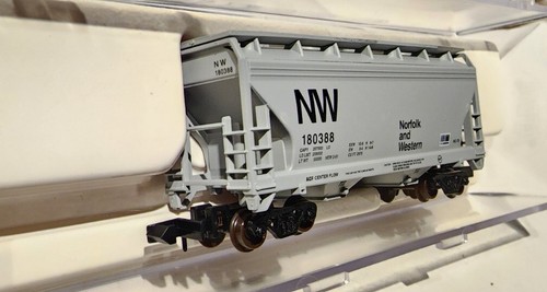 Atlas N Scale ACF 2-Bay Centerflow Hopper Norfolk Western #180388 - Picture 2 of 5