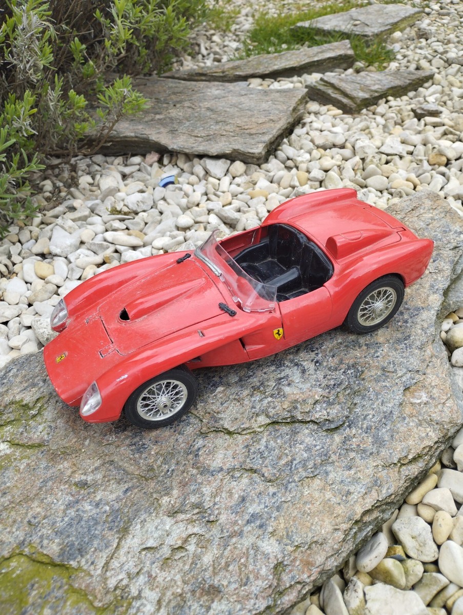 Miniature Ferrari 250 Testa Rossa Chromée, échelle 1/18 Par Burago, Collection