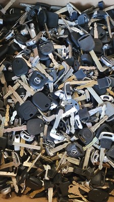 1 LB LOT OF ASSORTED CUT KEYS