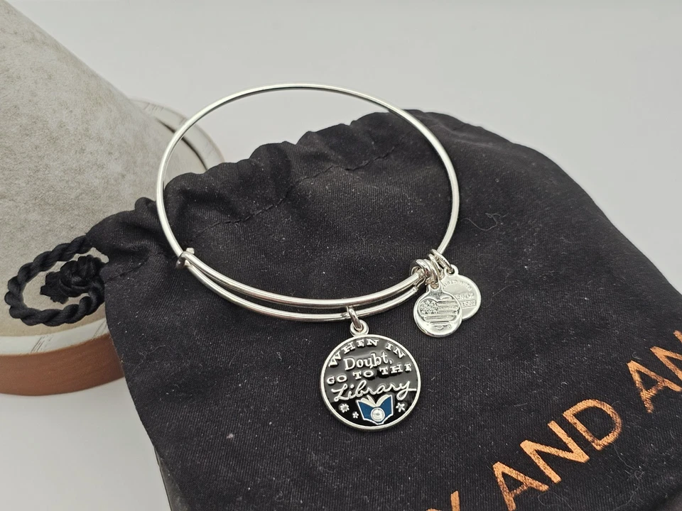 Alex Ani 哈利波特 罕见 When in Doubt Go to the Library 手镯 OG✨️ — 第 4/4 张图片
