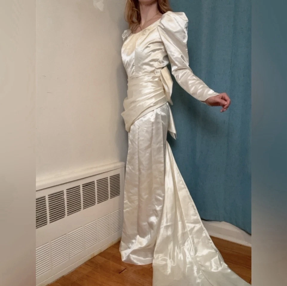Vintage 1980s Long Sleeve Satin Wedding Dress - Size 2 - Image 2 of 4