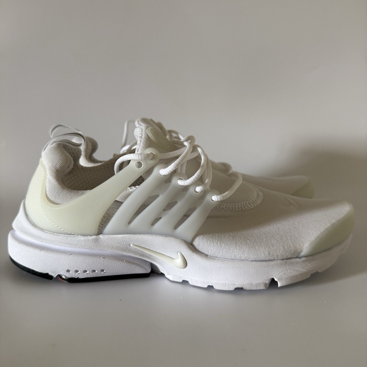 nike presto triple white