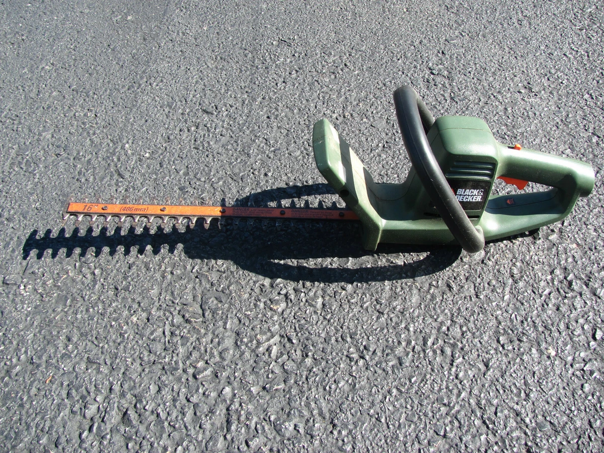 Black & Decker Corded Hedge Trimmer 