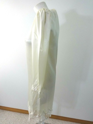 VINTAGE 1960 MOD IVORY SATIN & LACE TEA LENGTH WEDDING DRESS SIZE 4 BEAUTIFUL! - Picture 2 of 5