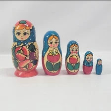 Russian Matryoshka Nesting Dolls 5 Dolls Handpainted Wood Laquer