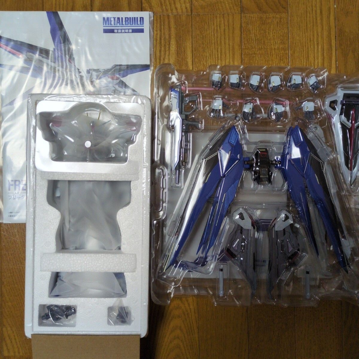 Bandai METAL BUILD Freedom Gundam CONCEPT 2 SNOW SPARKLE Ver