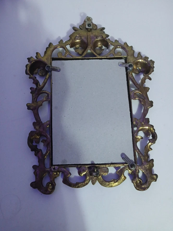 Marco victoriano oretenental de bronce o espejo de pared estilo rococó tamaño de imagen 5x7 Foto 2 de 2