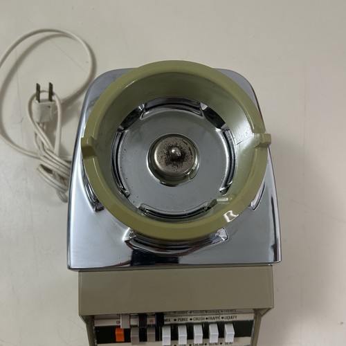 Vintage Osterizer Dual-Range Pulse-Matic 16 Blender with Glass Pitcher & Booklet - Picture 4 of 20