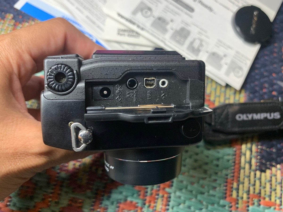 Olympus CAMEDIA C-3030 Zoom 3.3MP Digital Camera W/ Remote Box