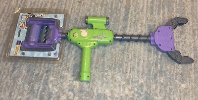 Disney Parks Buzz Lightyear Star Command 2009 SRM Claw Grabber Arm Toy Story NEW