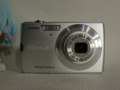 CASIO EXILIM ZOOM EX-Z250,f/2.6,9.3MP,4x,3in,Silver, Excellent