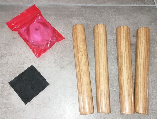Lot 4 pieds de meubles en bois NEUFS fournis avec platines de fixation et tampon