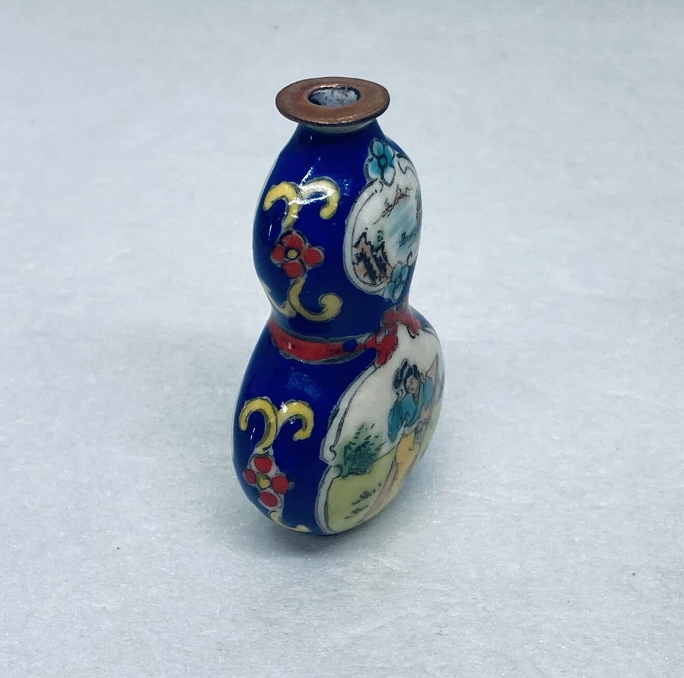 古董 20 世纪 40 年代中国黄铜瓷鼻烟瓶釉面彩绘长笛女士 1 — 第 2/4 张图片