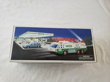 NIB VTG 1996 Hess Emergency Truck Fire Rescue Ladder Lights Sound Collectible