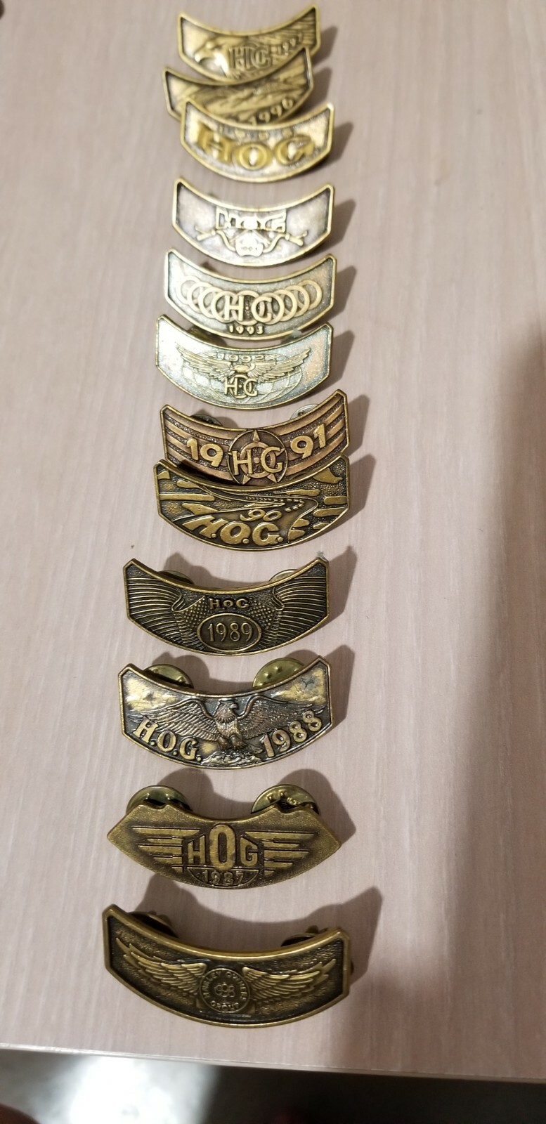 Great Set 1987- 98 of 12 VINTAGE HOG HARLEY DAVIDSON VEST JACKET ROCKER PINS Popularne super tanie