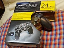 New Old Stock  Game Elements Wireless Game Controller GGE910 for PC