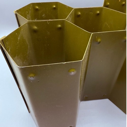 Vintage Industrial Olive Green Honeycomb Metal Wine Holder 6 Bottle Rack Storage - Zdjęcie 4 z 10