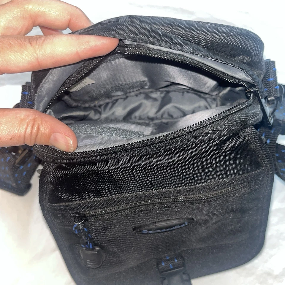 Samsonite Small Black Padded Camera Bag Case Strap & Several Compartments - Image 3 of 4