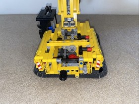 LEGO TECHNIC: Excavator (42006) Complete With Manuals.   No Box.