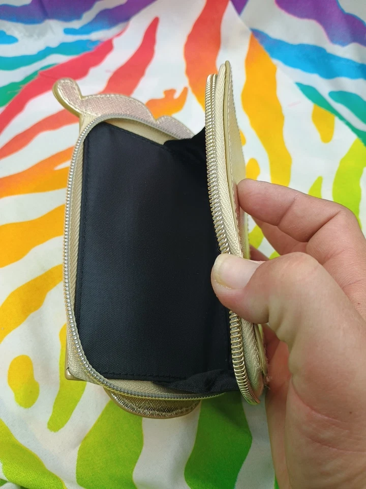 Cartera monedero con pomo dorado de Alicia en el País de las Maravillas de los Parques Disney Foto 3 de 4