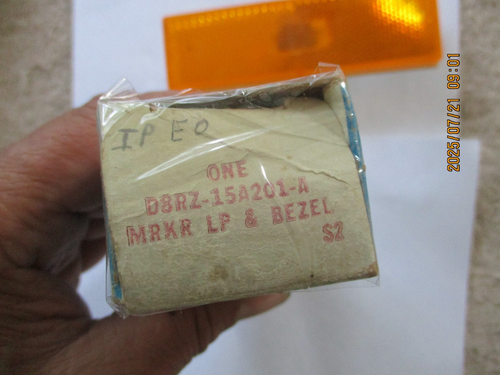 NOS 1978-1980 FORD FIESTA RIGHT HAND SIDE MARKER LAMP ASSEMBLYD8RZ-15A201-A - Picture 2 of 9