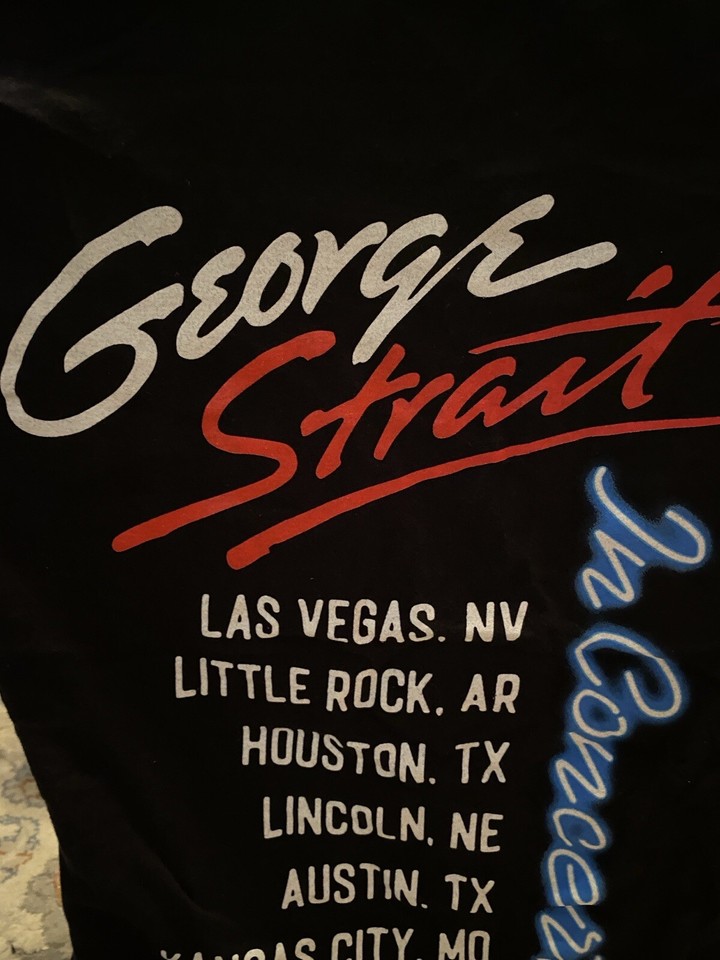 Strait 2023 In Concert Neon Lights Country Music Tee Shirt Size Small eBay