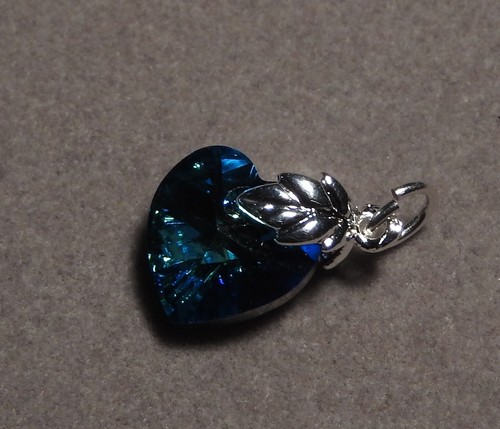 10 mm BERMUDA BLUE Crystal HEART Pendant 6228 on Silver Plated LEAF Bail 1005 - Picture 3 of 3