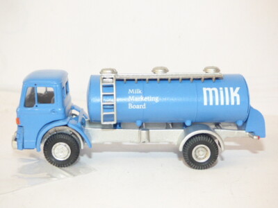 Promod Ford D Series Mk 1  Milk Marketing Board  Milk Tanker  1:50 scale blue