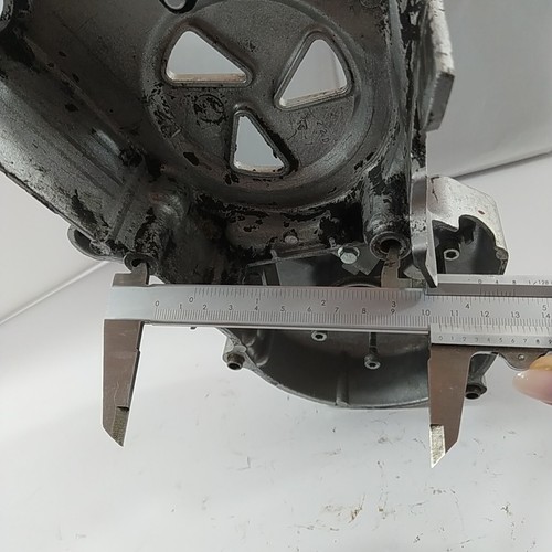 CARTER coperchio STATORE VOLANO GENERATORE CORRENTE SUZUKI RGV 250 ricambi usati - Foto 5 di 18