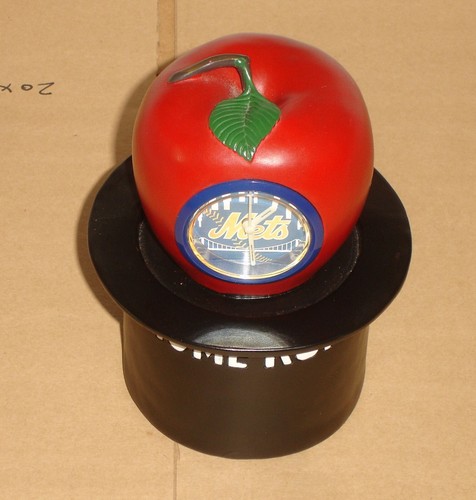NY Mets - Shea Stadium * Ceramic Home Run Apple Hat Clock * SGA *AWESOME PIECE - Picture 2 of 8
