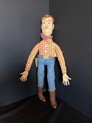 TOYSTORY2『TALKING WOODY』 Amazon.com: Disney Store Official Sheriff Woody Talking Action