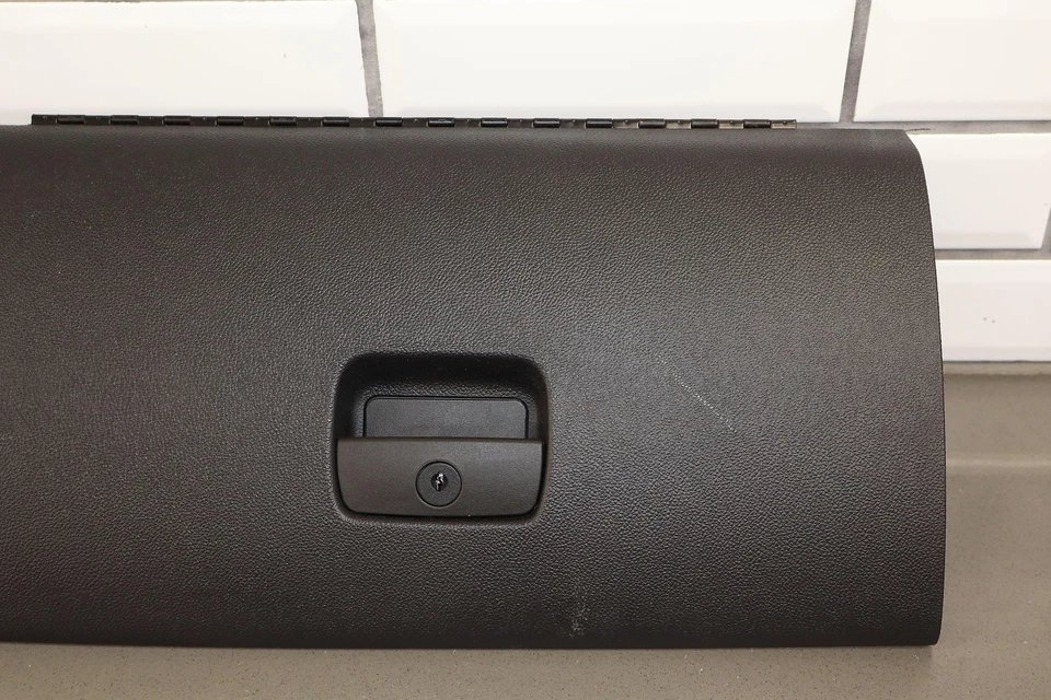 07-14 GMC Yukon Interior Glove Box (Ebony 197) 88k Miles - Image 3 of 4