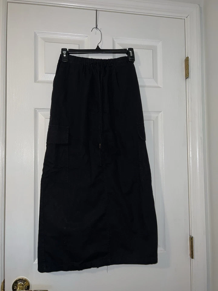 Maxi Falda Carga Negra con Bolsillos y Cordón Cintura Talla S/M Foto 2 de 3