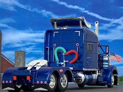 1/64 DCP BLUE PETERBILT 379 W/ 70