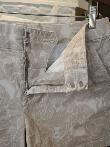 Tommy Hilfiger Womens Shorts Size 8 Khaki Floral - Picture 4 of 10