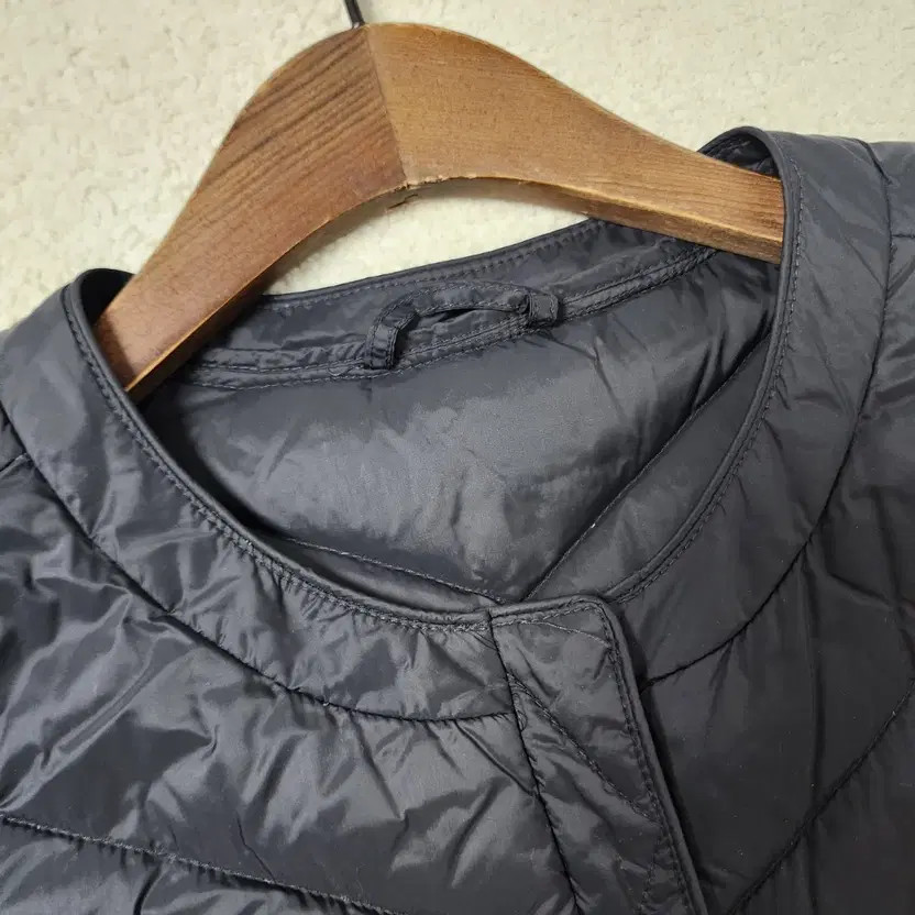 Lightweight Round Neck Goose Down Padding Black S… - image 5