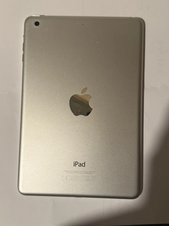 Apple iPad mini 2 7" 32 Grade B Silver wi-fi only - Image 2 of 3