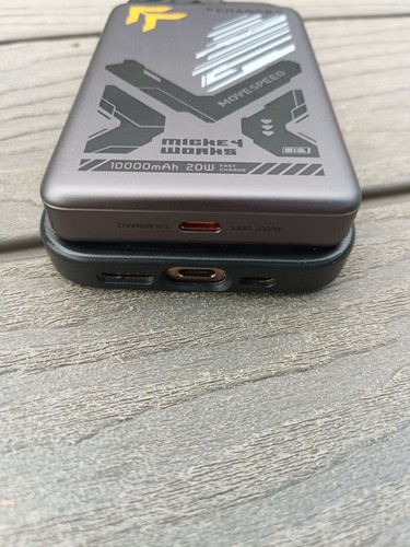 MOVESPEED Magnetic Magsafe Power Bank 10000mAh S10 PD20W Wireless for iPhone 16 - Picture 19 of 21