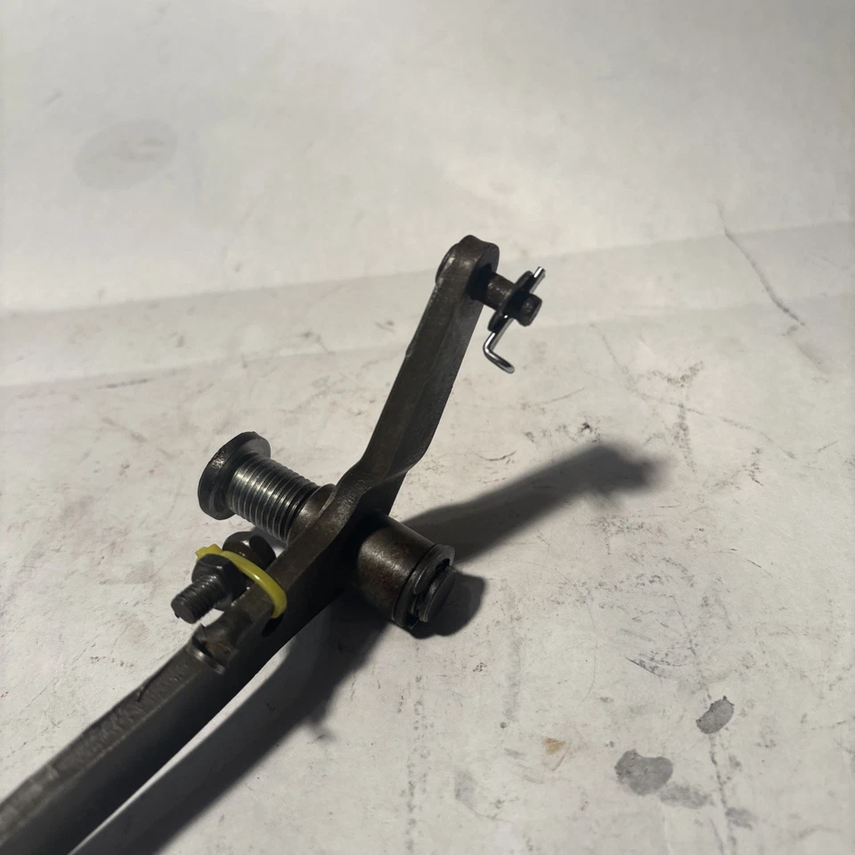 Yamaha TT225 TT 225 1986 1987 1988 OEM Conjunto de palanca de pedal de freno trasero BUENO Foto 4 de 4