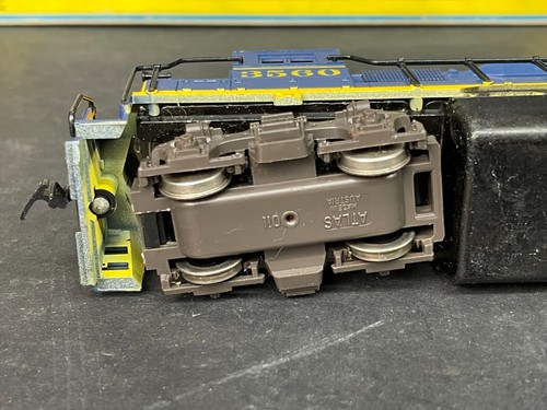 Atlas Ho Scale Gauge Santa Fe #3560 GP38 Diesel No. 7021 Locomotive Train Toy - Picture 14 of 15