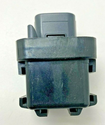 DENSO(OEM) 8592520010 NEW Radiator Fan Relay - Picture 4 of 6